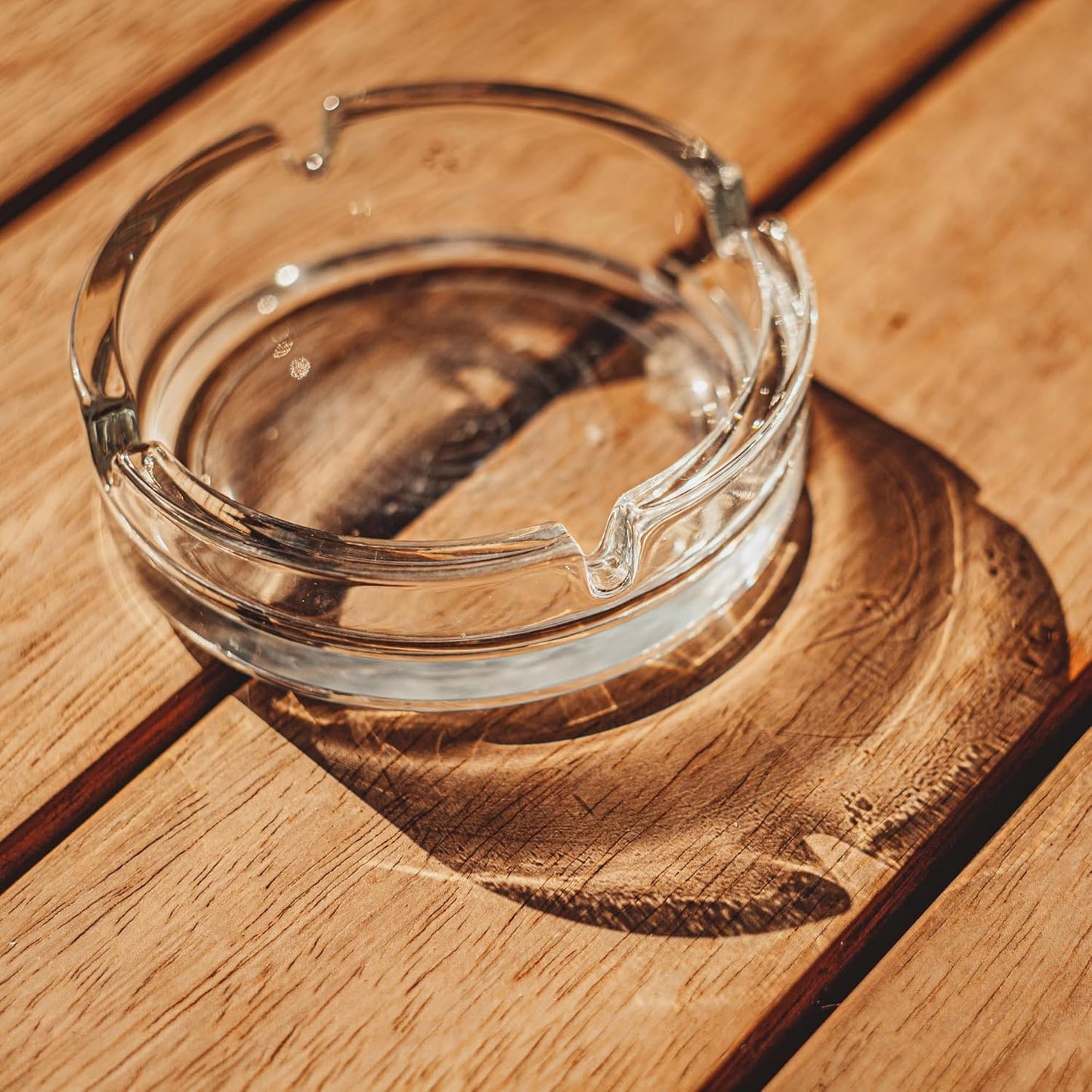 SKY-TOUCH Glass Ashtrays Round Transparent Ashtrays Portable Modern Desktop Containers Suitable for Home Offices, Hotels, Cafes | Durable Desktop Smoking Accessory 10.6cm * 3.5cm
