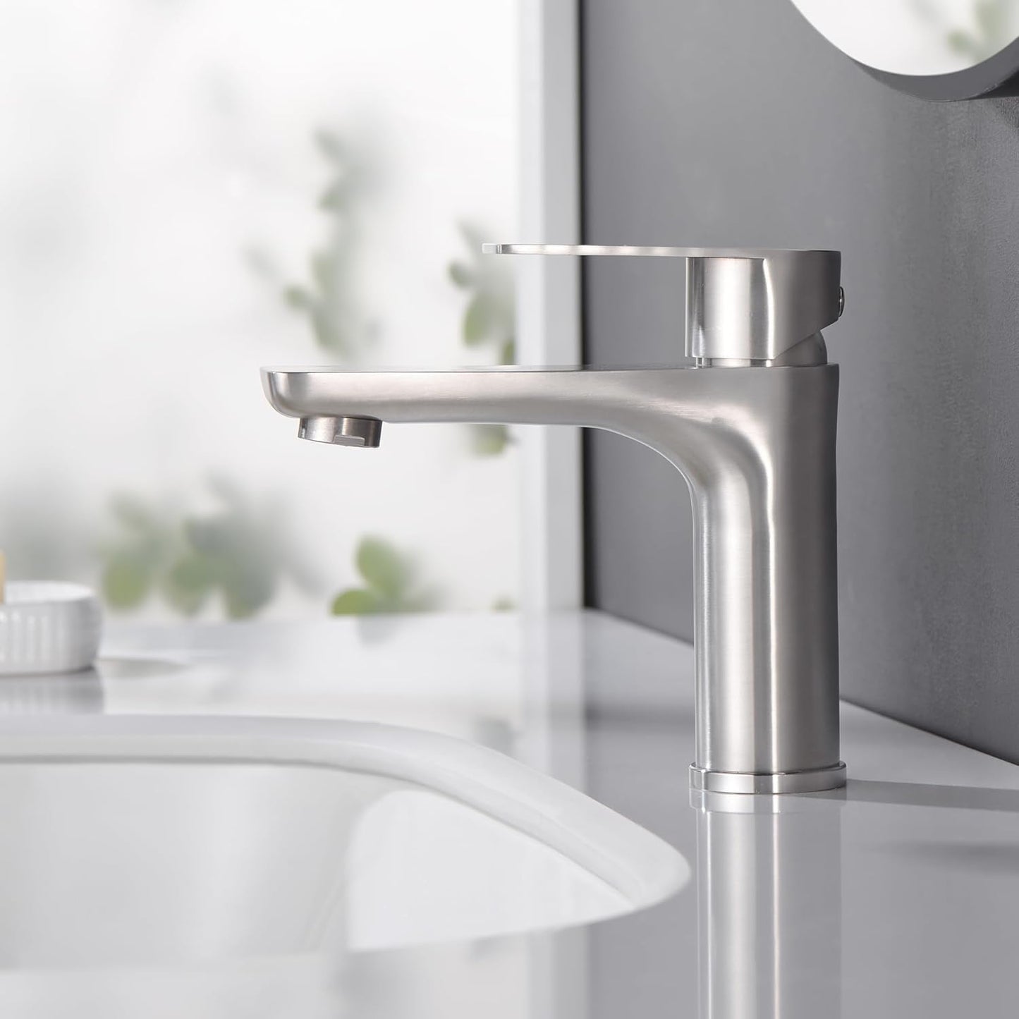 SKY-TOUCH Bathroom Single-handle Basin Faucet, Toilet Faucet, Hot and Cold Water Integrated, Suitable for Bathrooms, Toilets and Kitchens